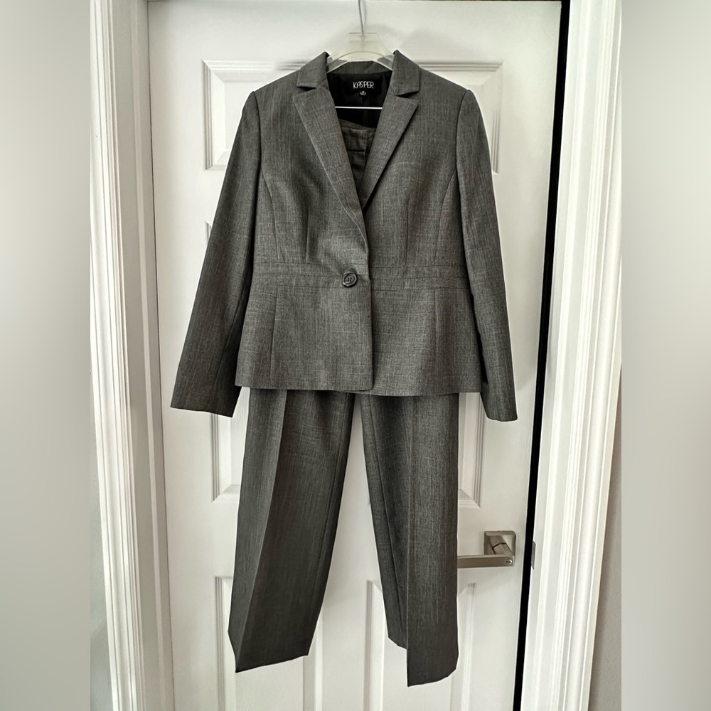 Women’s pant suit